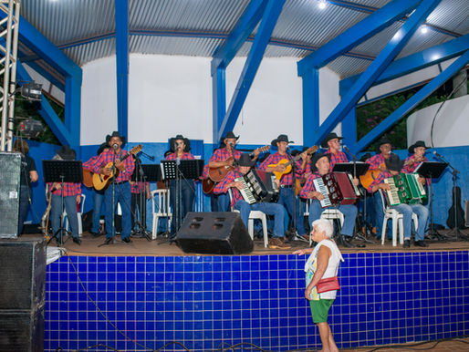 Orquestra de Violeiros de Jataà GO se apresenta na Praça