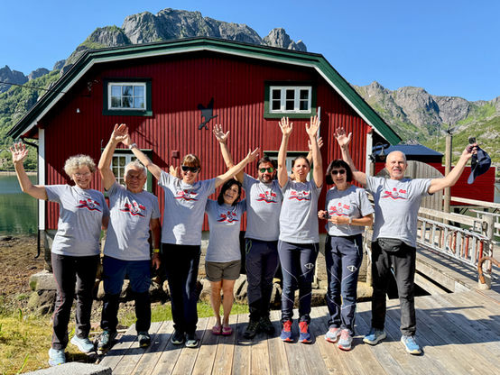 La T-shirt dedicata al viaggio alle Isole Lofoten della Collezione "I Tuoi viaggi nel cassetto" 2025