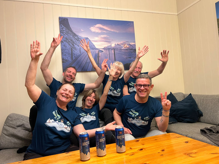 La T-shirt dedicata al viaggio in Norvegia della Collezione "I Tuoi viaggi nel cassetto" 2026