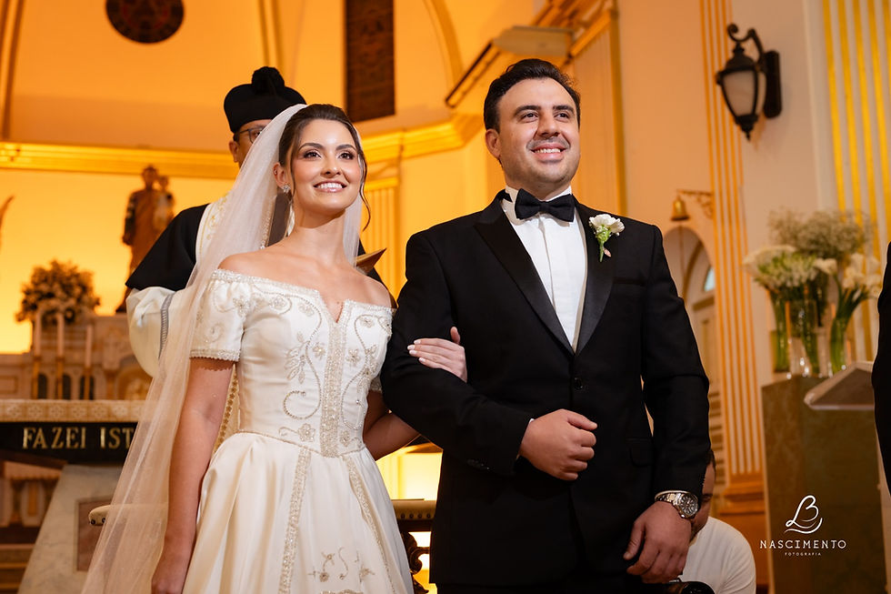 Noivos e padrinhos usando trajes da DOMÁZZO em casamento real em Campo Grande/MS