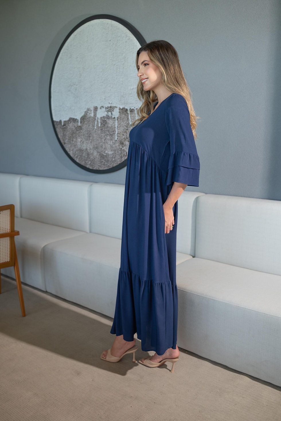 Miniatura: VESTIDO LONGO COM MODELAGEM AMPLA, DECOTE EM V E BABADOS NA MANGA