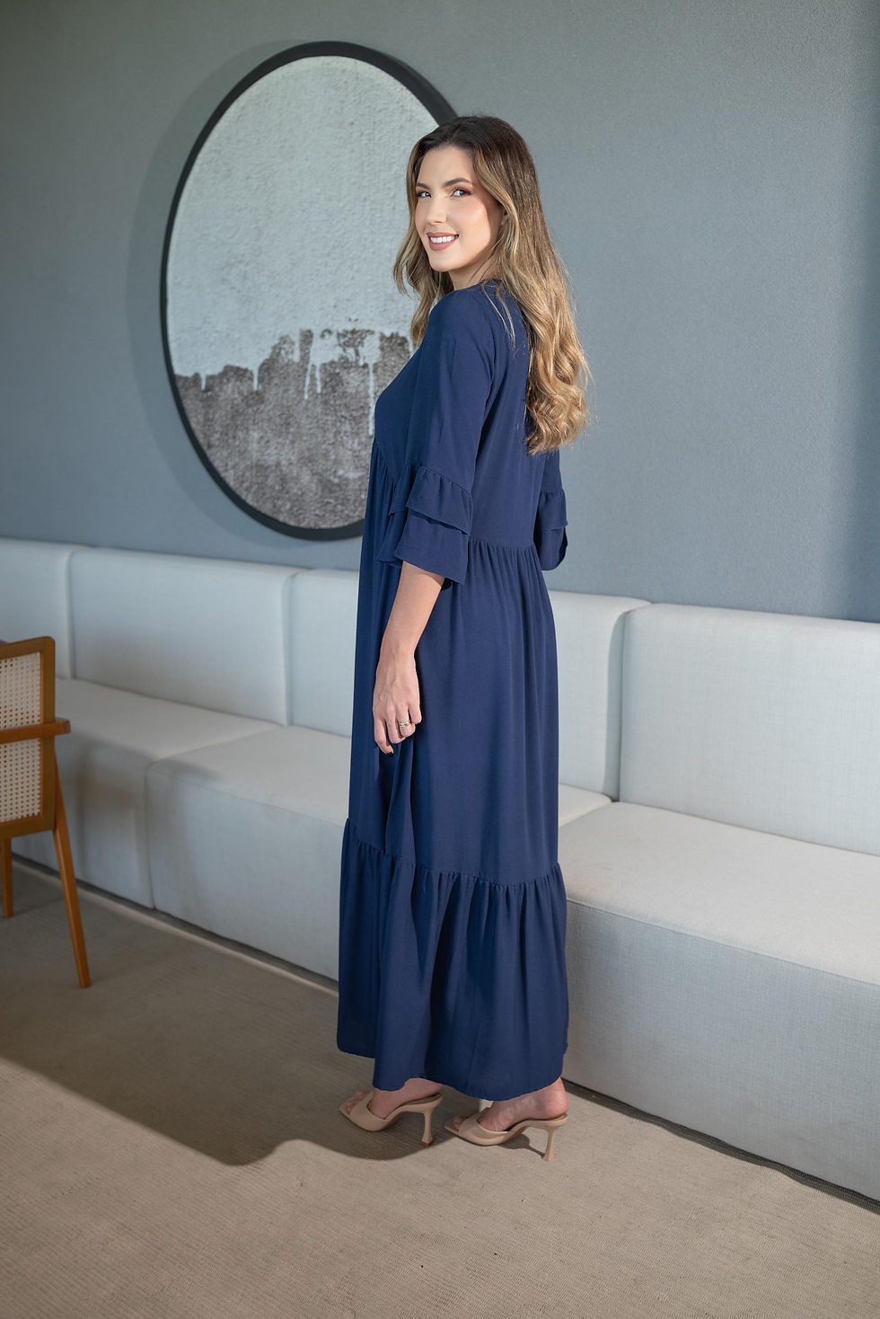 Miniatura: VESTIDO LONGO COM MODELAGEM AMPLA, DECOTE EM V E BABADOS NA MANGA