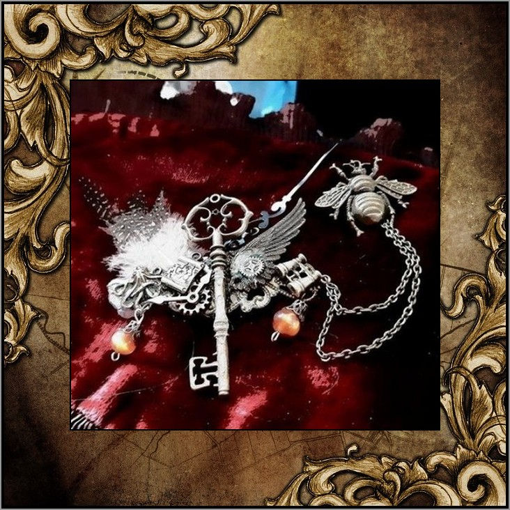 Miniature : Broche Double Steampunk Médiéval Vintage Féerique Fantastique Badge Clef