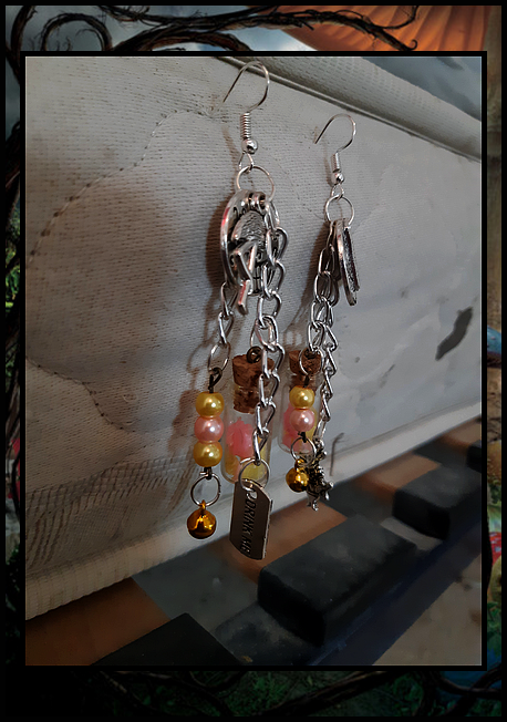 Miniature : Boucle d'Oreille Bijou Cosplay Alice Merveille Disney Wonderland Sheshire Rose