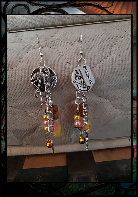 Miniature : Boucle d'Oreille Bijou Cosplay Alice Merveille Disney Wonderland Sheshire Rose