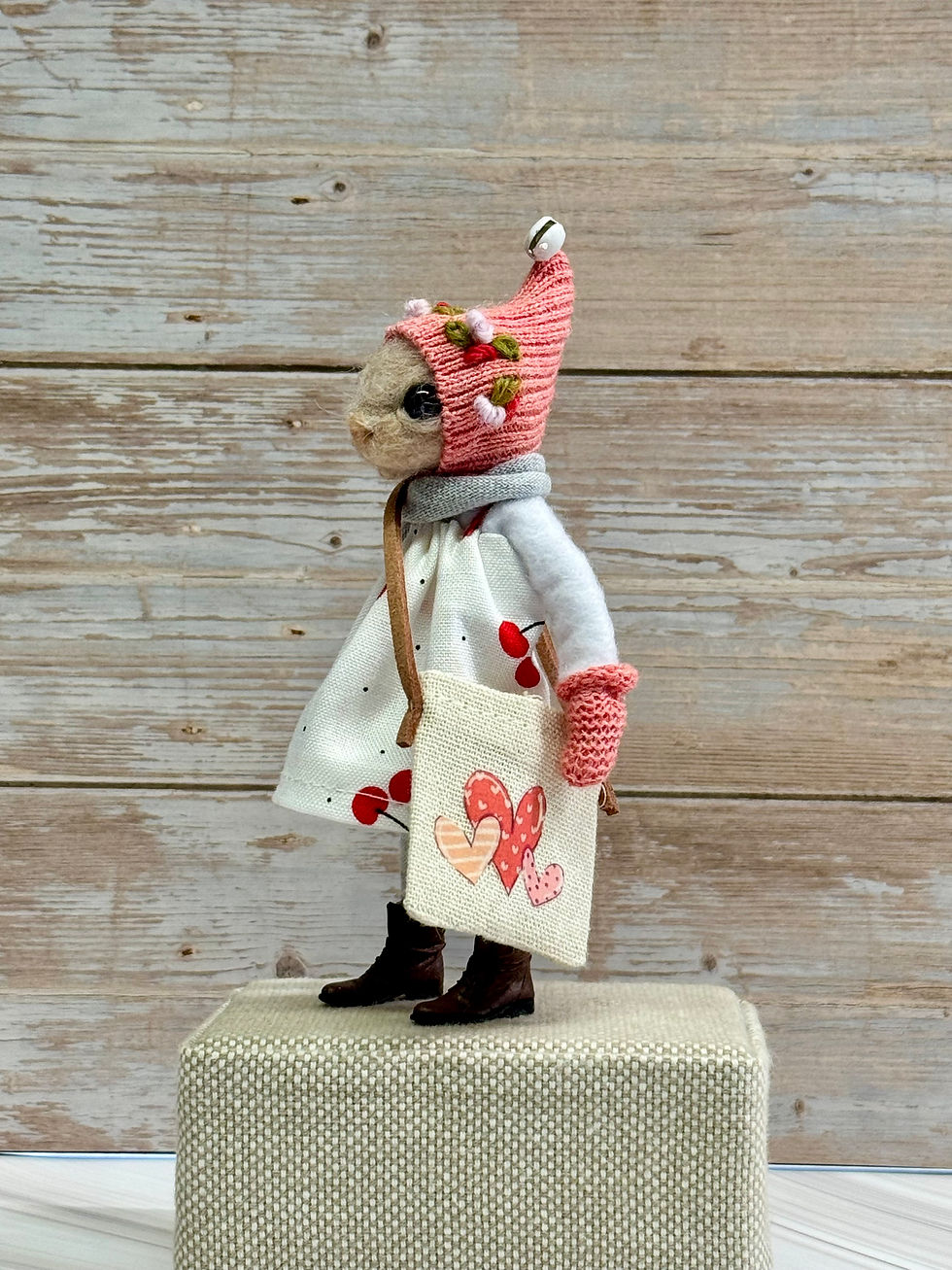Thumbnail: Needle felted mouse with bag. 
