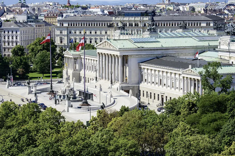 40613-ringstrasse-mit-parlament.webp