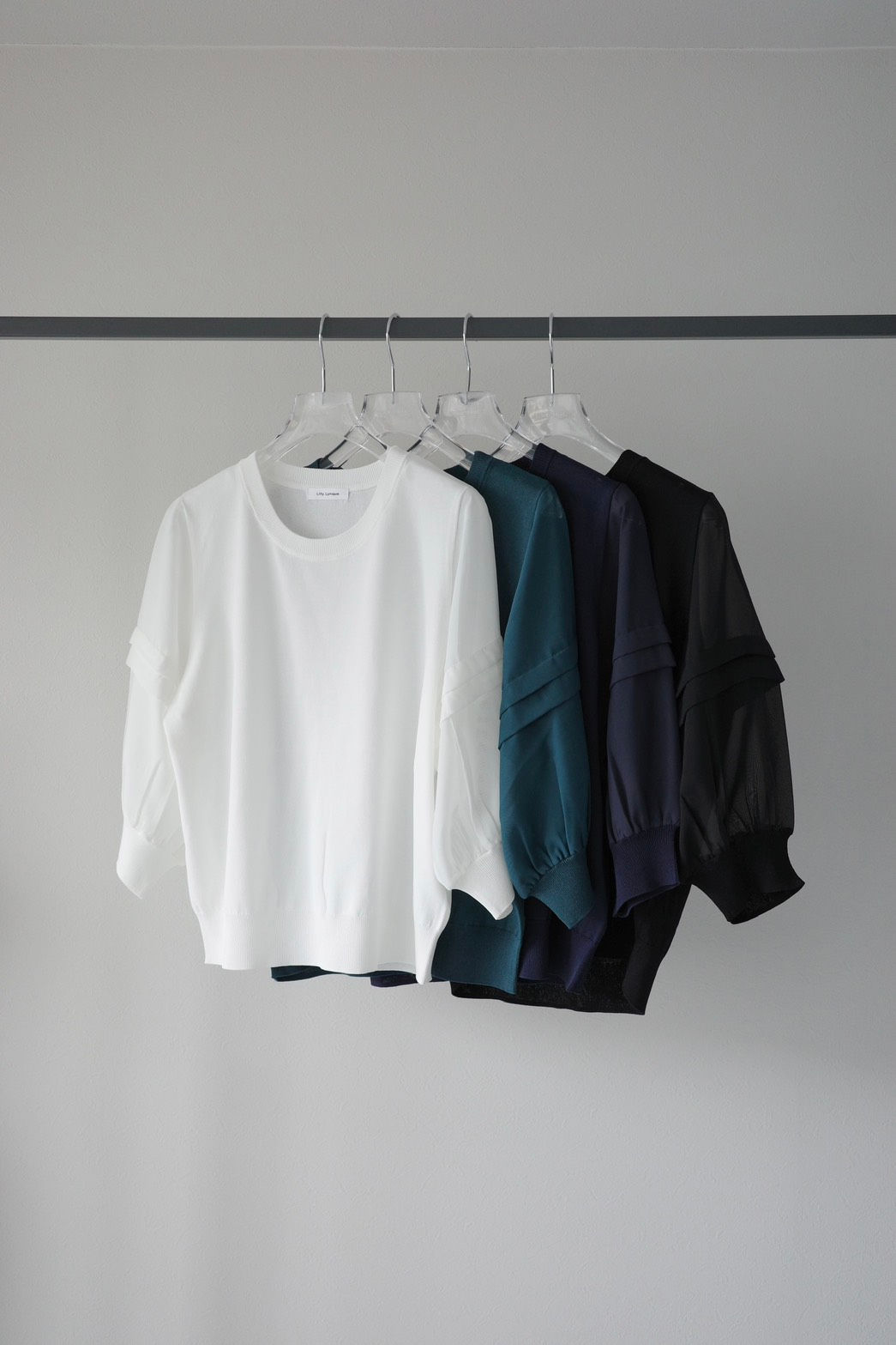 Fabric docking paff sleeve tops