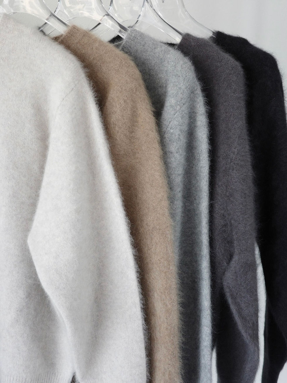 サムネイル： 【Lilly Lynque】Raccoon crew neck TOPS