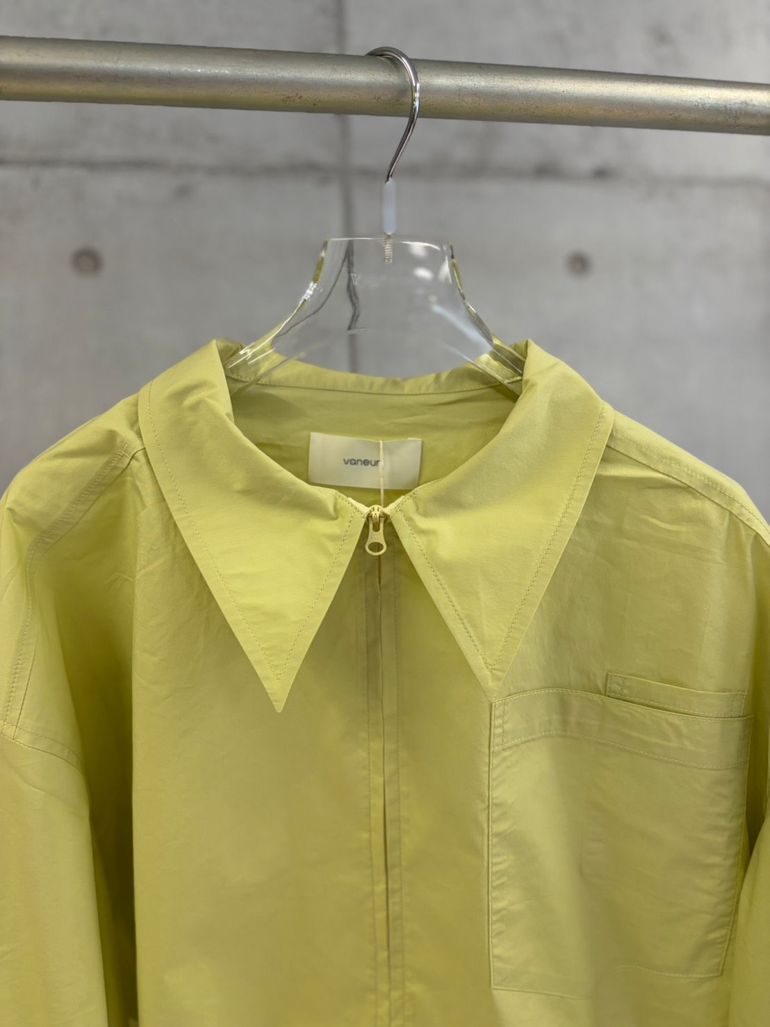 big callar short blouse