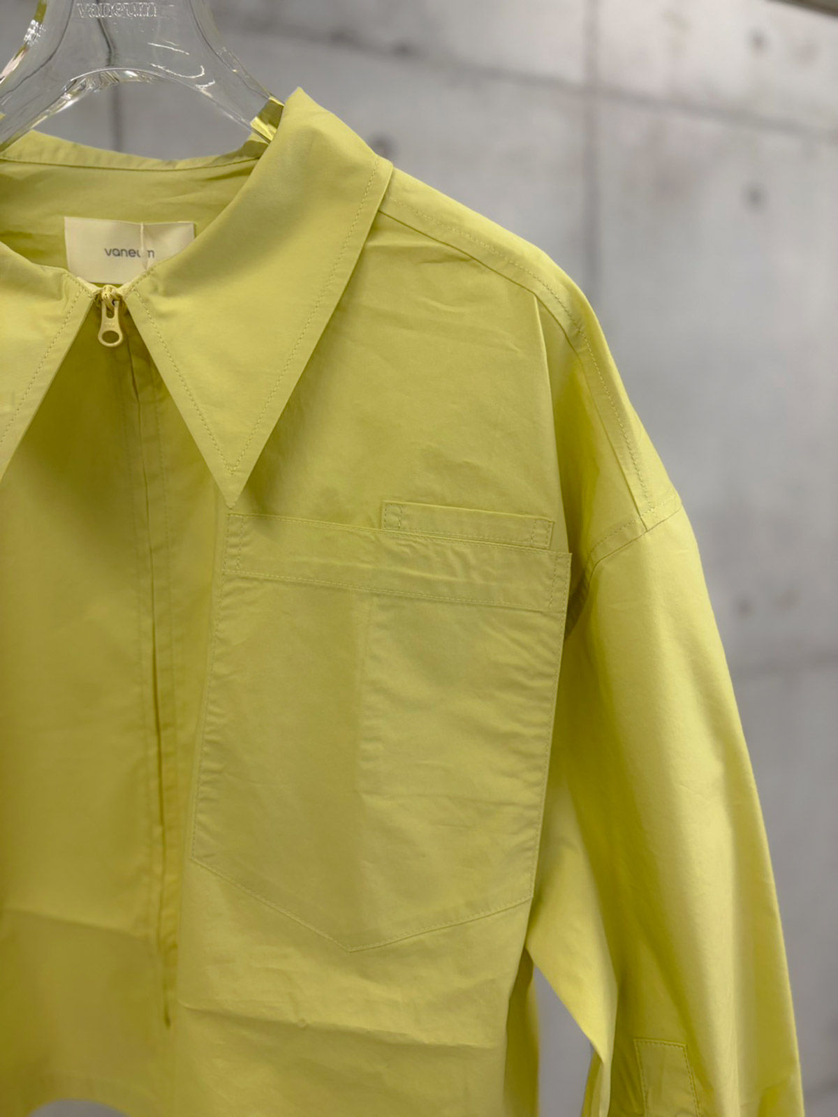 big callar short blouse