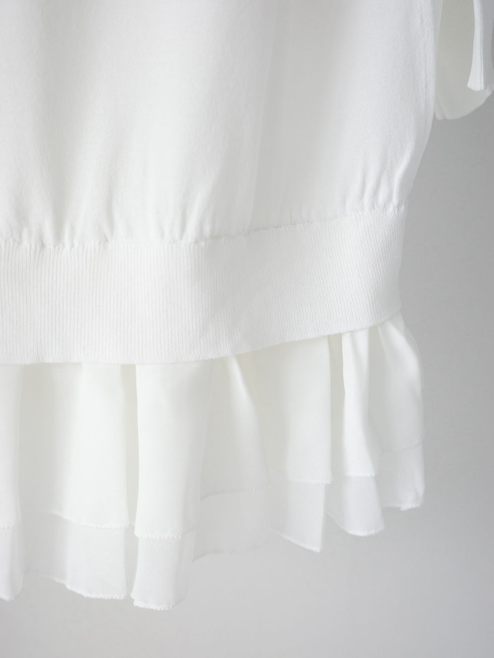 サムネイル： Fabric docking Hem frill tops