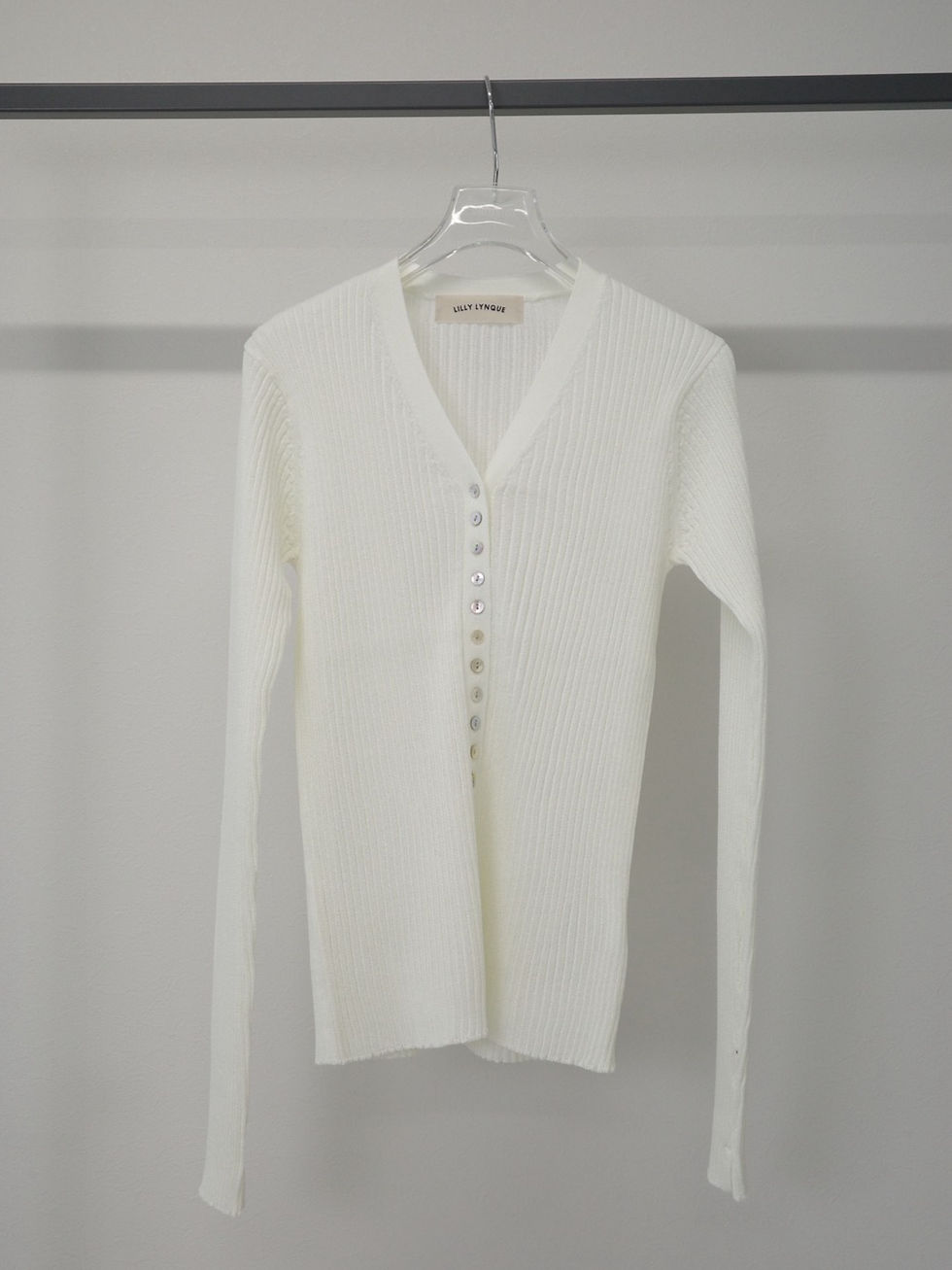 サムネイル： Sheer RIB V neck  TOPS