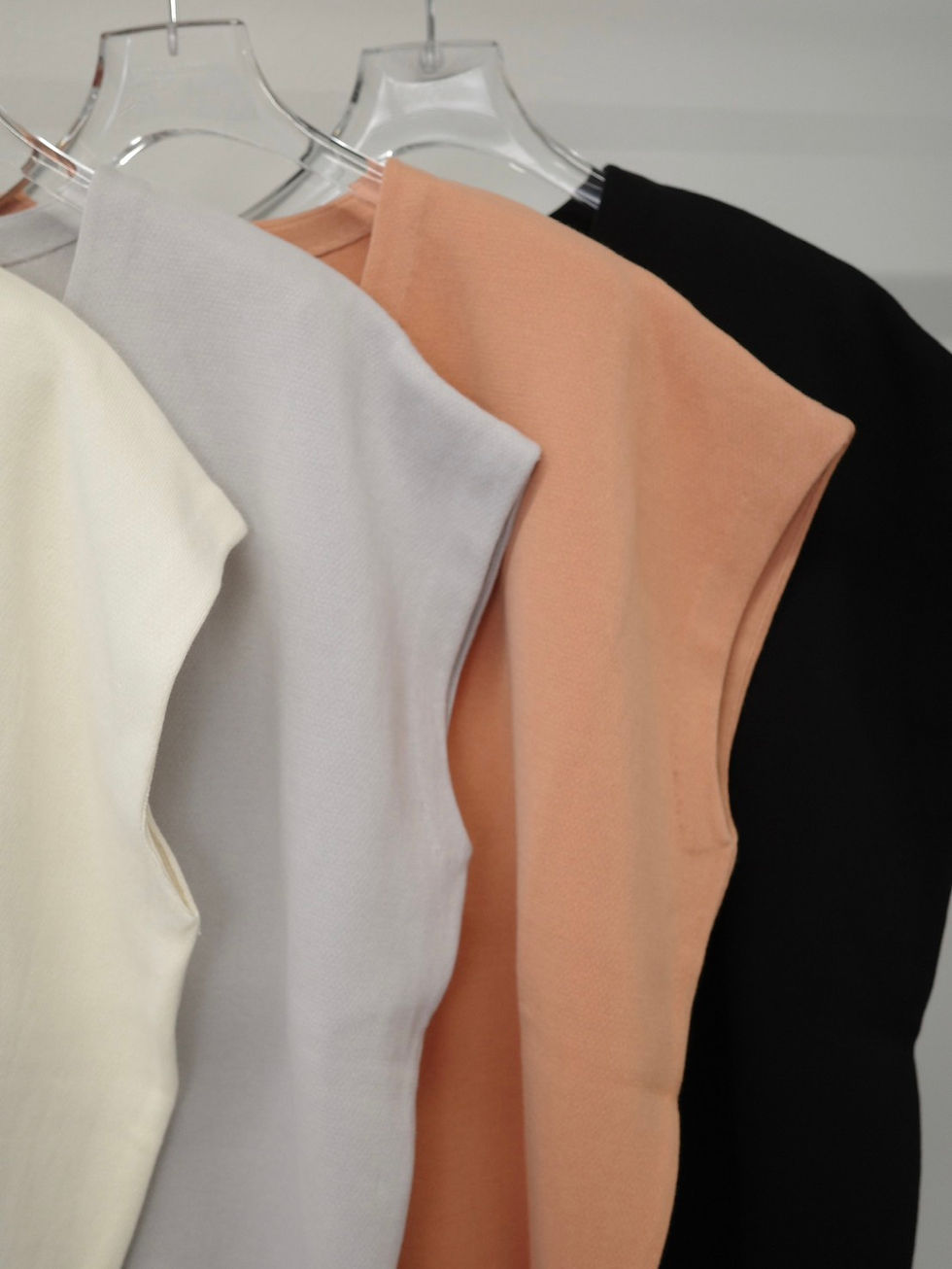 サムネイル： High twist V neck vest