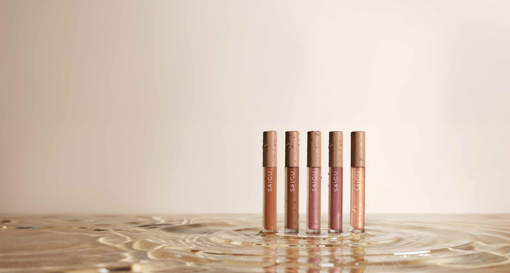 O novo gloss da SAIGU promete lábios volumosos e luminosos sem efeito pegajoso