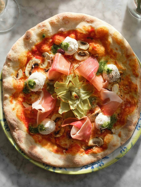 pizza La Mafia se sienta a la mesa
