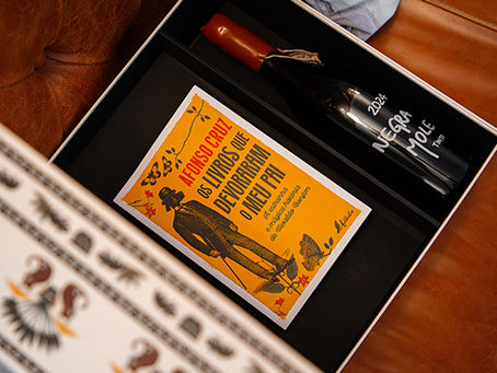 Quando um livro encontra o vinho certo: Chegaram as Pairing Boxes do Wine & Books Club
