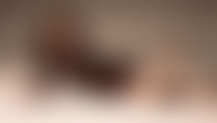 Georgina está poderosa e sofisticada na nova campanha da Guess!