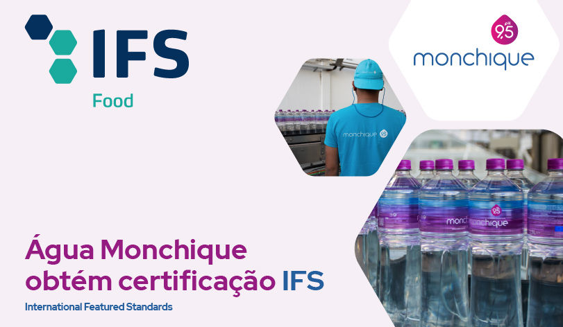 Funcionário de costas veste uniforme azul da Monchique em fábrica de garrafas. Texto: "Água Monchique obtém certificação IFS."