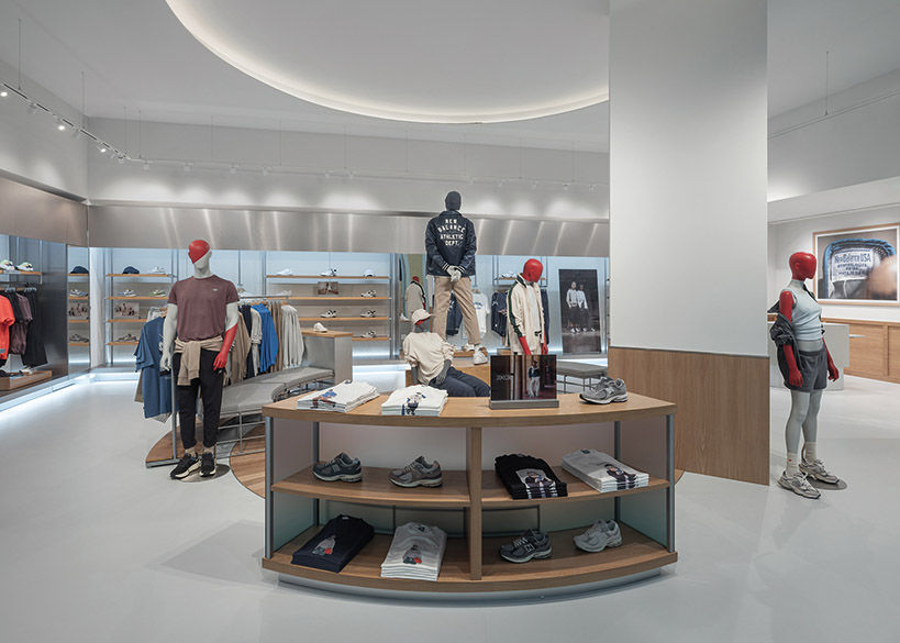 A emblemática marca americana de calçado e acessórios Steve Madden já aportou em Cascais.