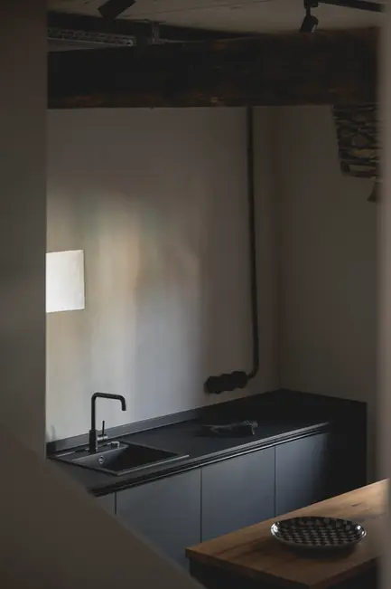 Minimalistische Küchenzeile mit klarer Gestaltung