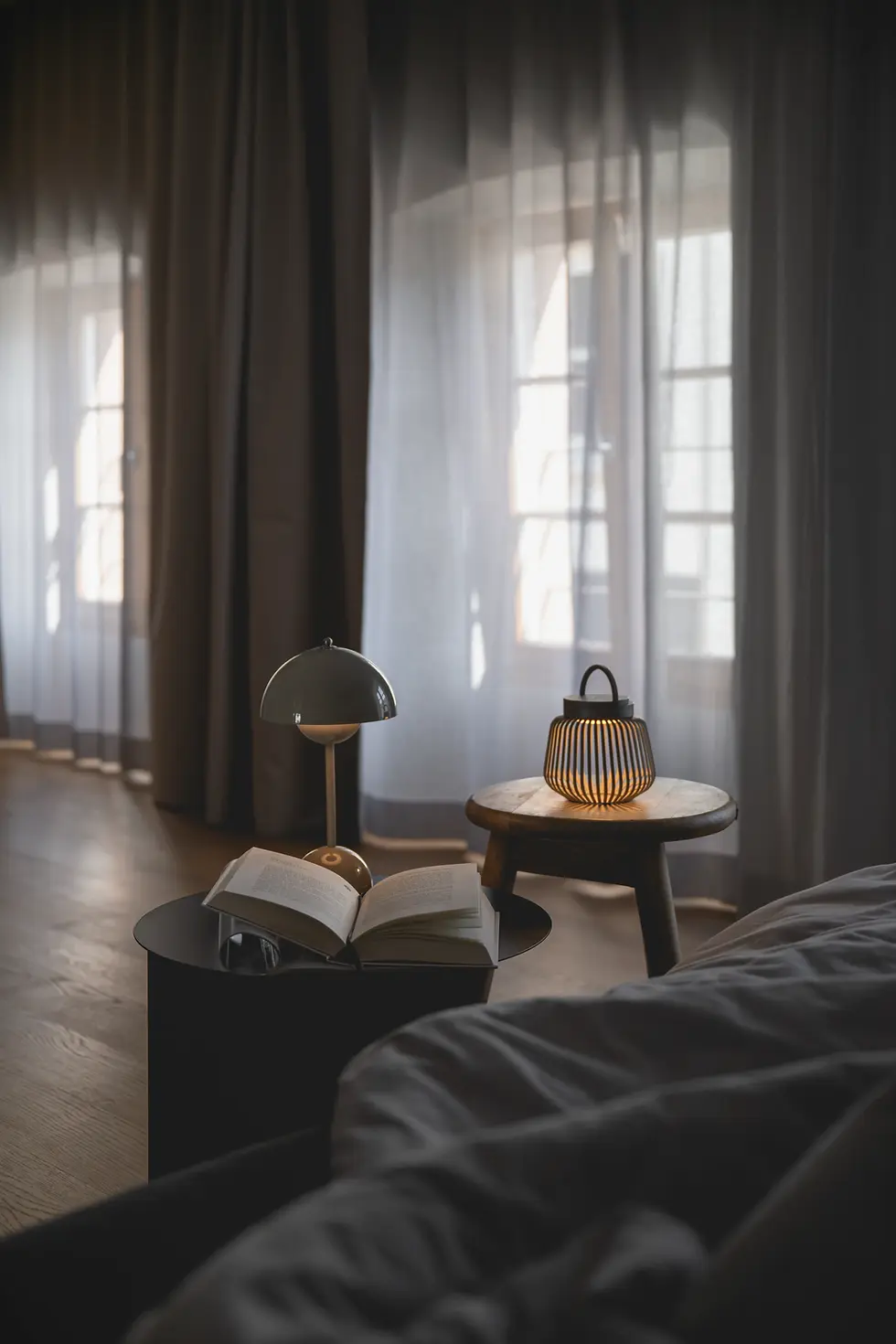 Schlafzimmer mit weichem Licht und ruhiger Atmosphäre