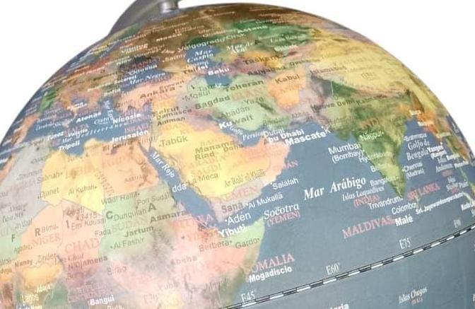 Miniatura: GLOBO TERRAQUEO CON LUZ CON 30CM DE DIAMETRO Y ROTACION, MATERIAL PVC