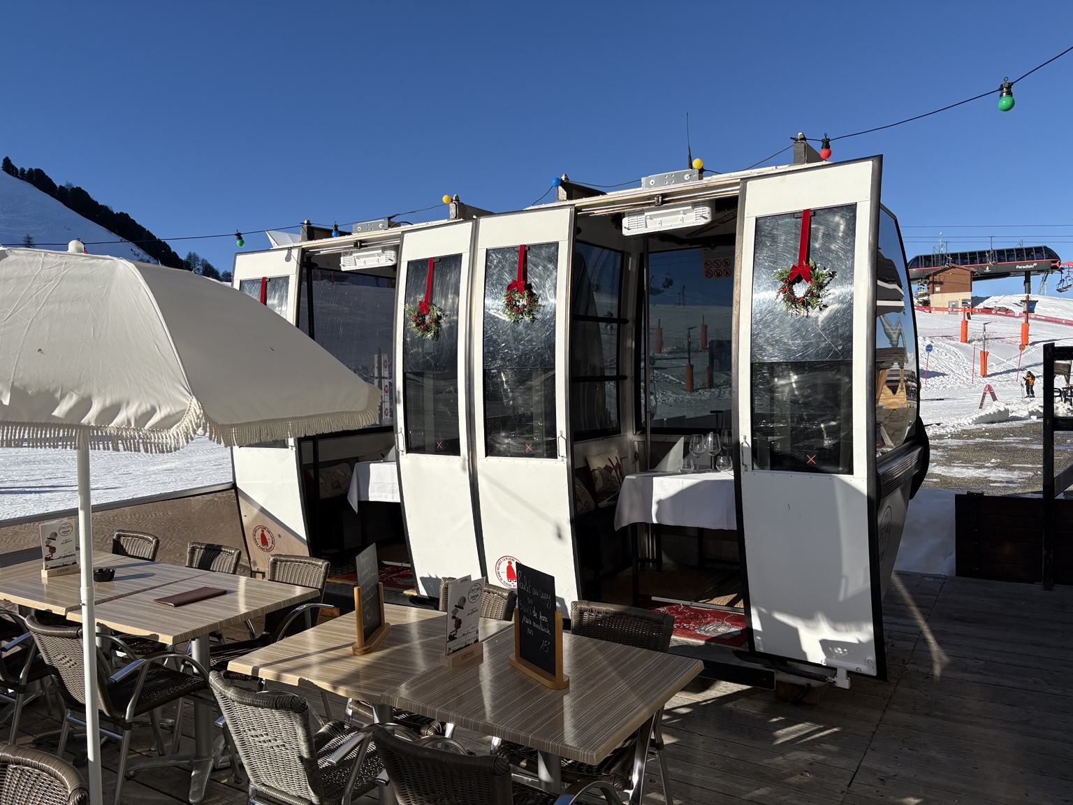 Télécabine aménagée pour un repas