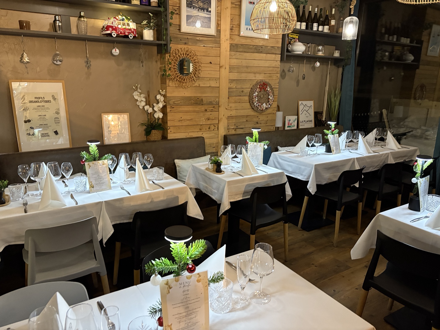 Salle du restaurant Expédition, décoration montagne