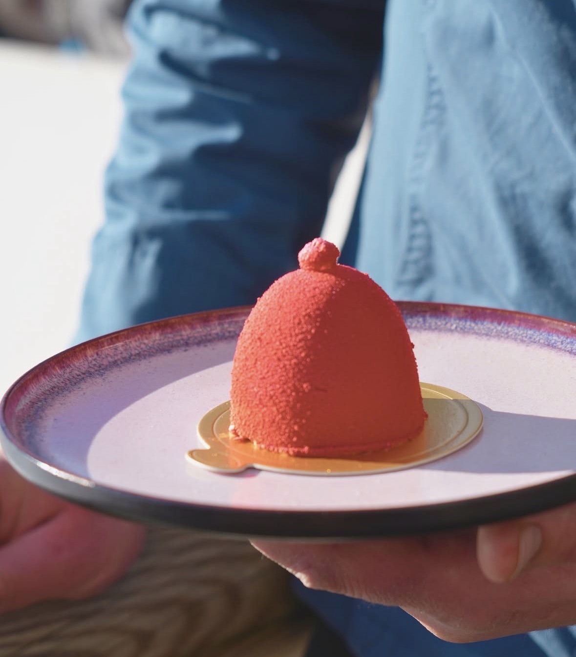 Bonnet rouge servi à l’assiette