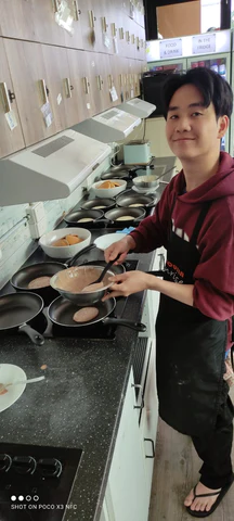 breakfast hostel surfers paradise