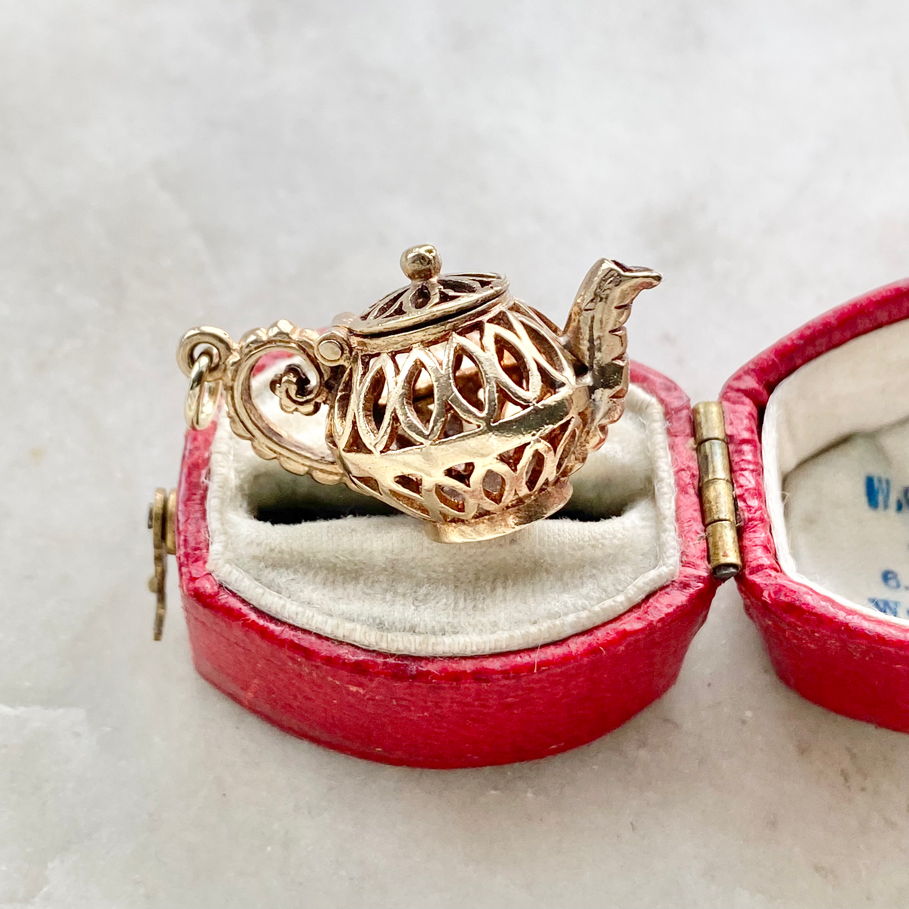 Vintage 1975 large opening 9ct gold teapot locket charm