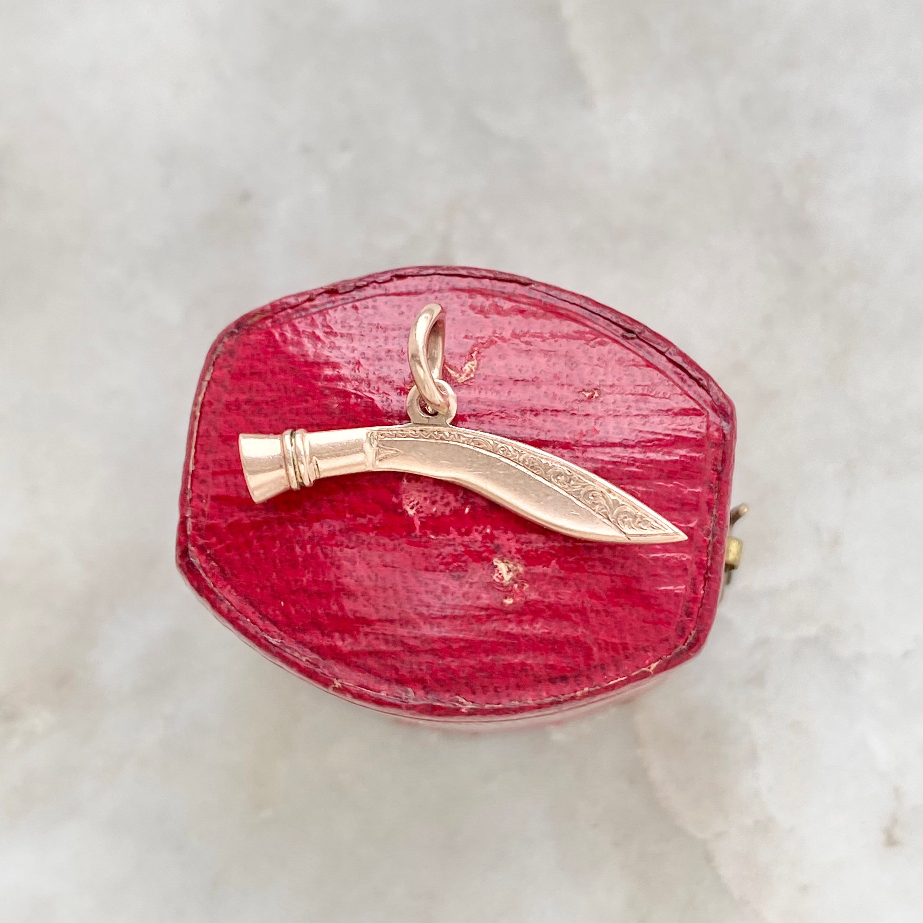 Vintage 1950/60s 9ct gold engraved dagger charm