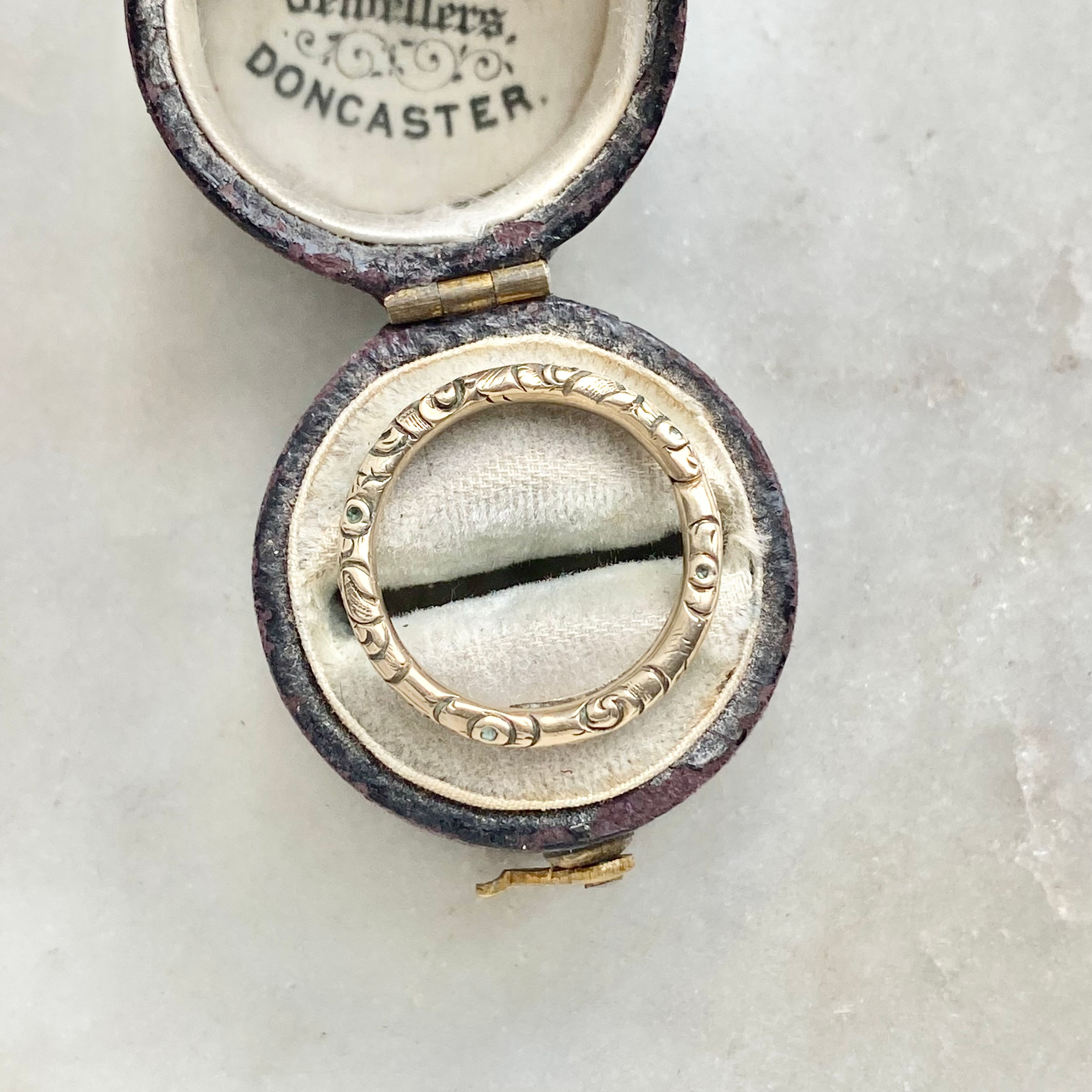 Antique gold cased split ring charm holder