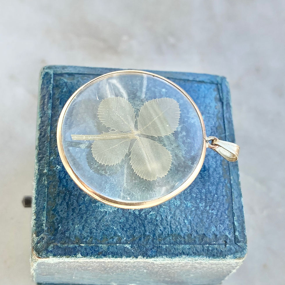 Thumbnail: Vintage 9ct gold four leaf clover pendant