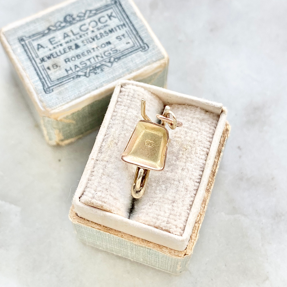 Thumbnail: Vintage 9ct gold wheelbarrow charm