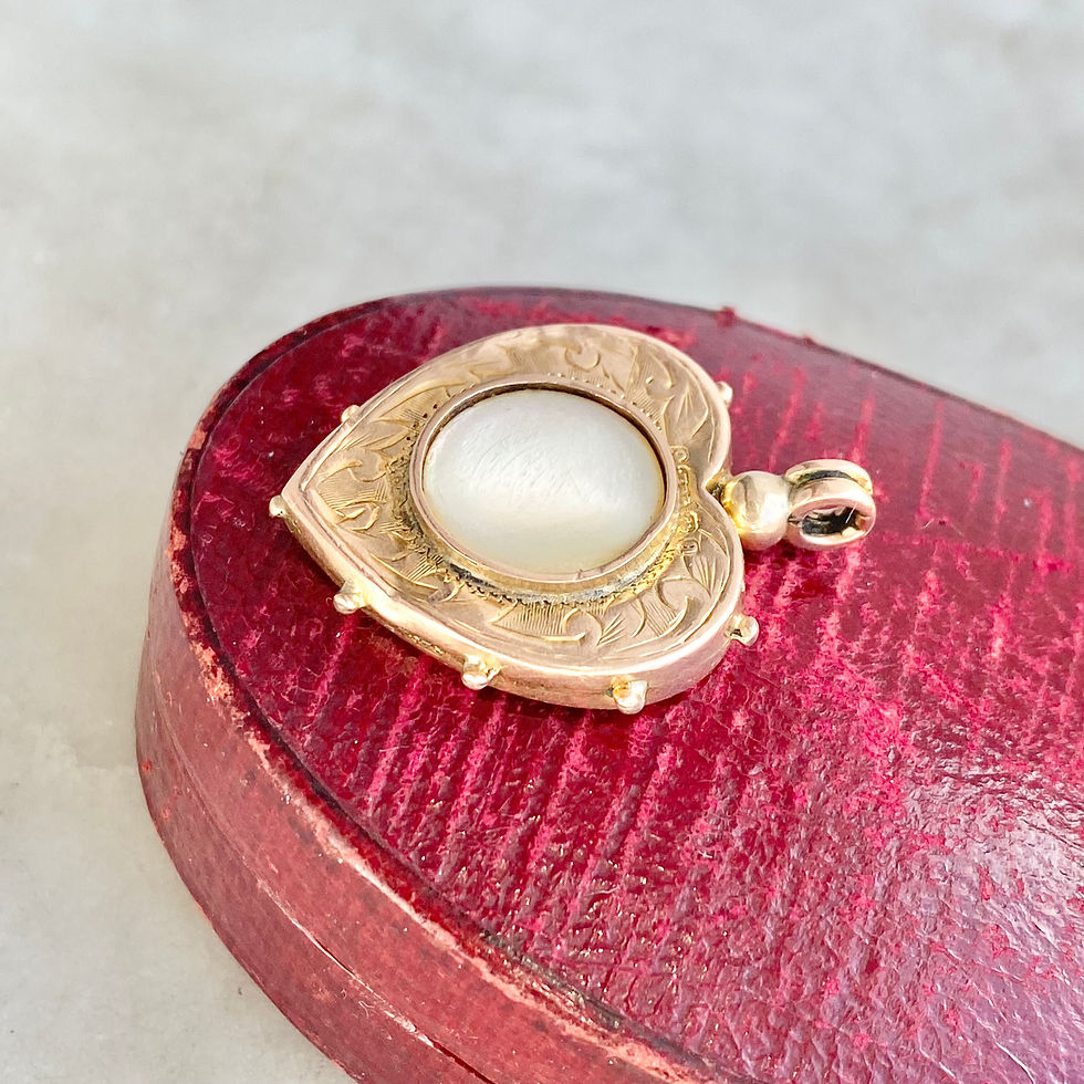 Thumbnail: Antique Victorian 1900 9ct gold and mother of pearl Mizpah heart pendant