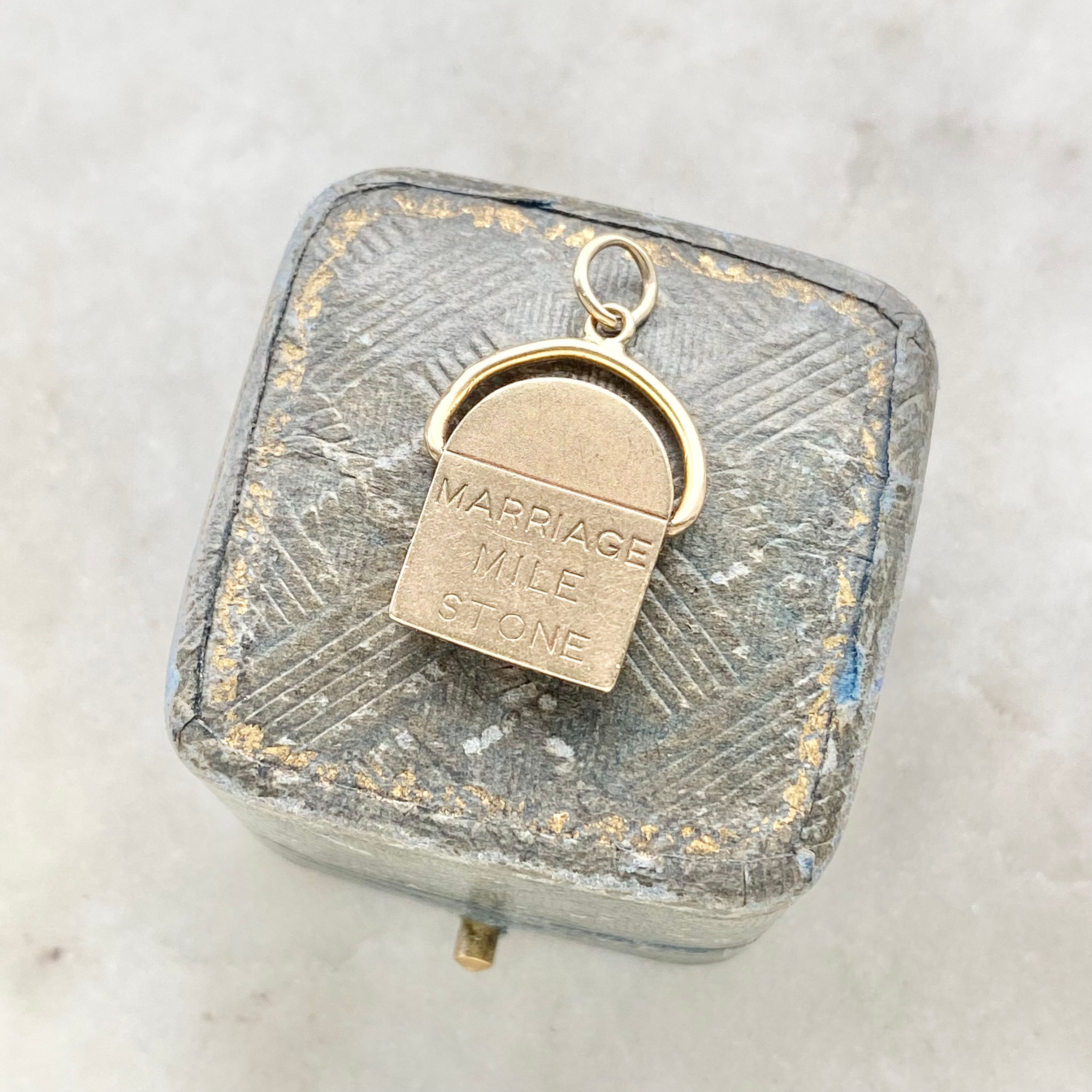 Vintage 1964 9ct gold swinging 'Marriage Mile Stone' anniversary charm
