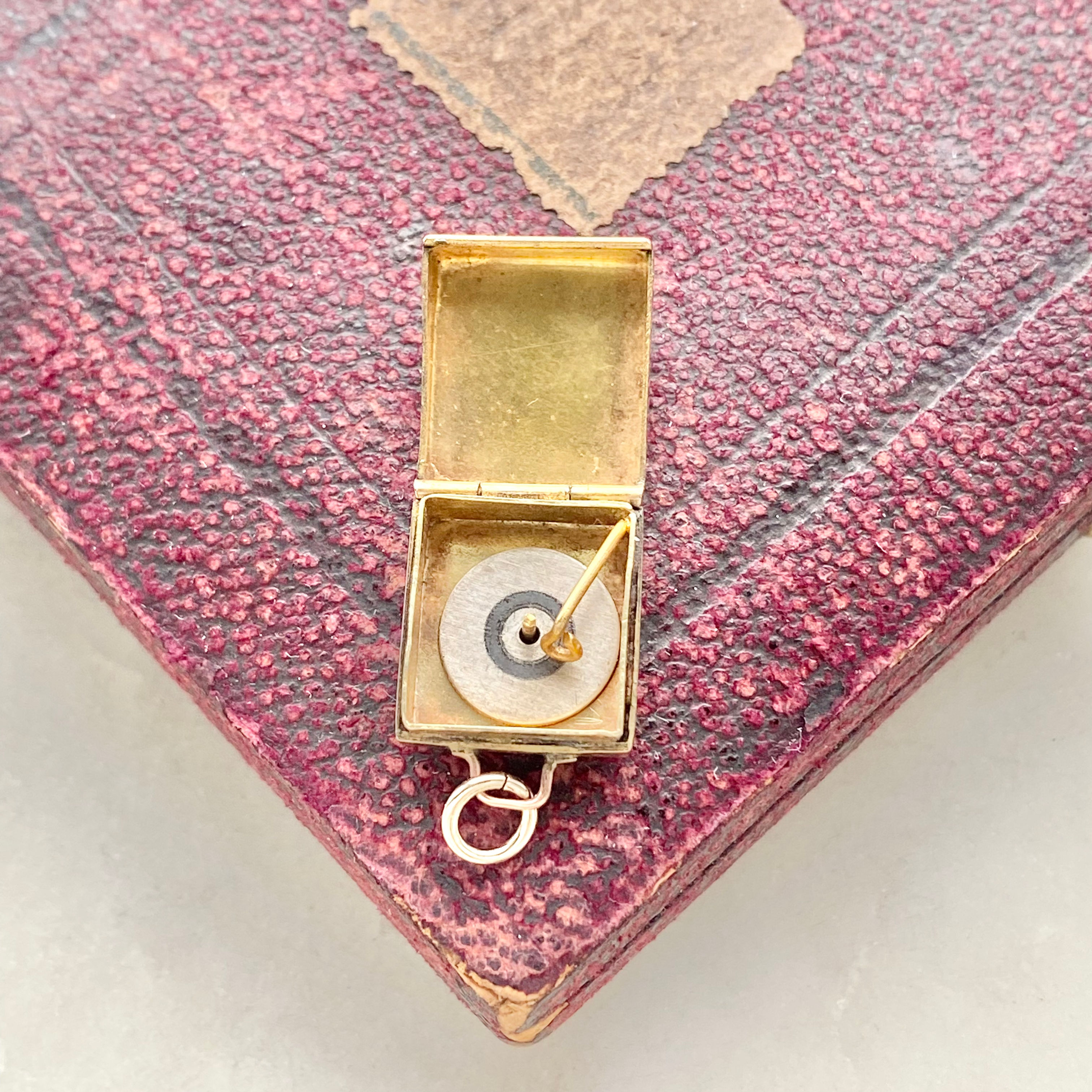 Vintage 9ct gold opening vinyl record player charm