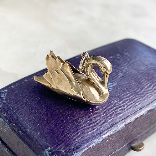 Vintage 1974 9ct gold large swan charm