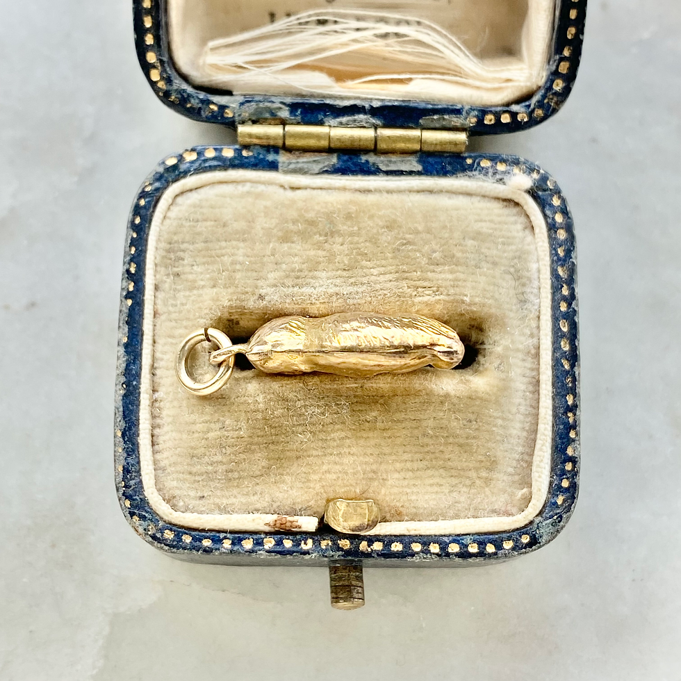 Thumbnail: Vintage 1960s 9ct gold sitting cat charm
