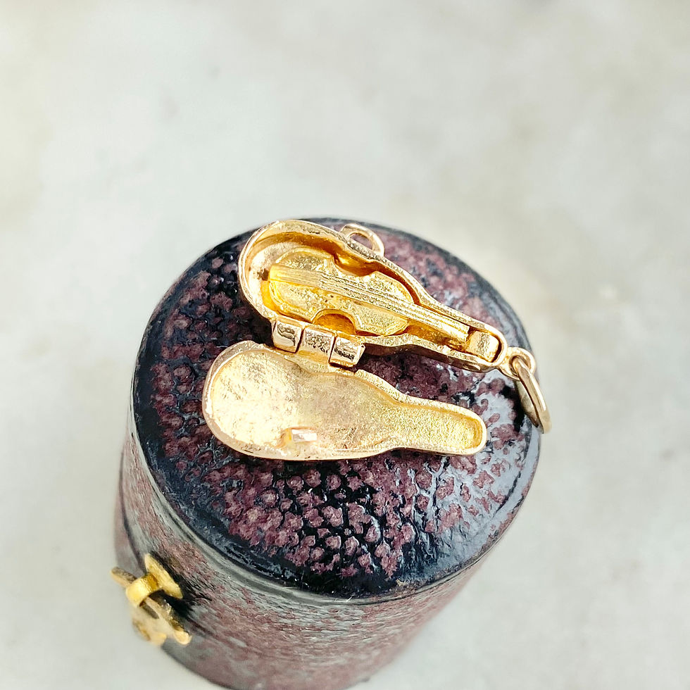 Thumbnail: Vintage 1965 9ct gold opening violin case charm with tiny removable gold violin
