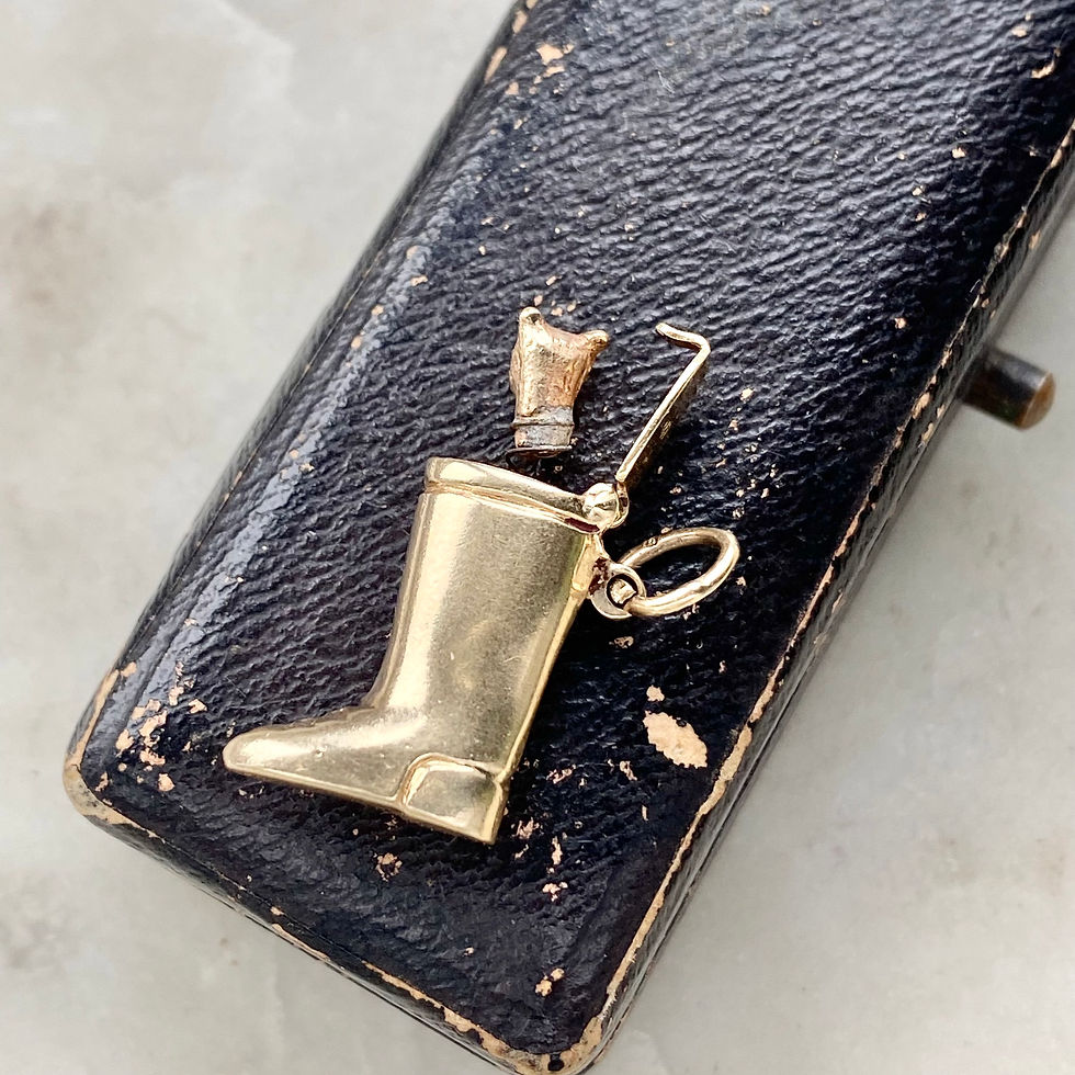Thumbnail: Vintage 14ct gold articulated Puss in Boots charm
