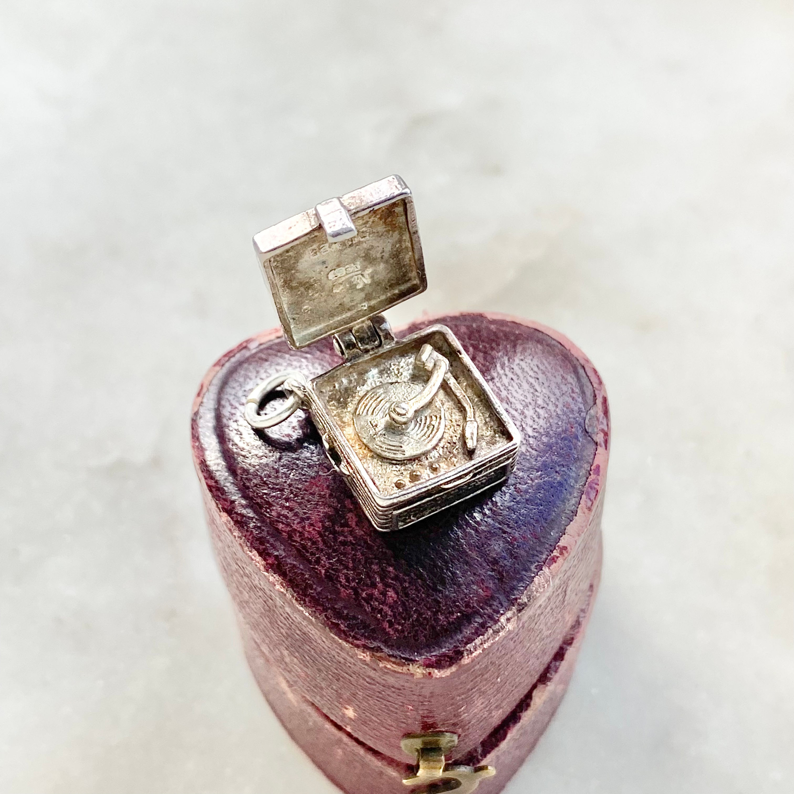 Vintage sterling silver Nuvo opening vinyl record player charm