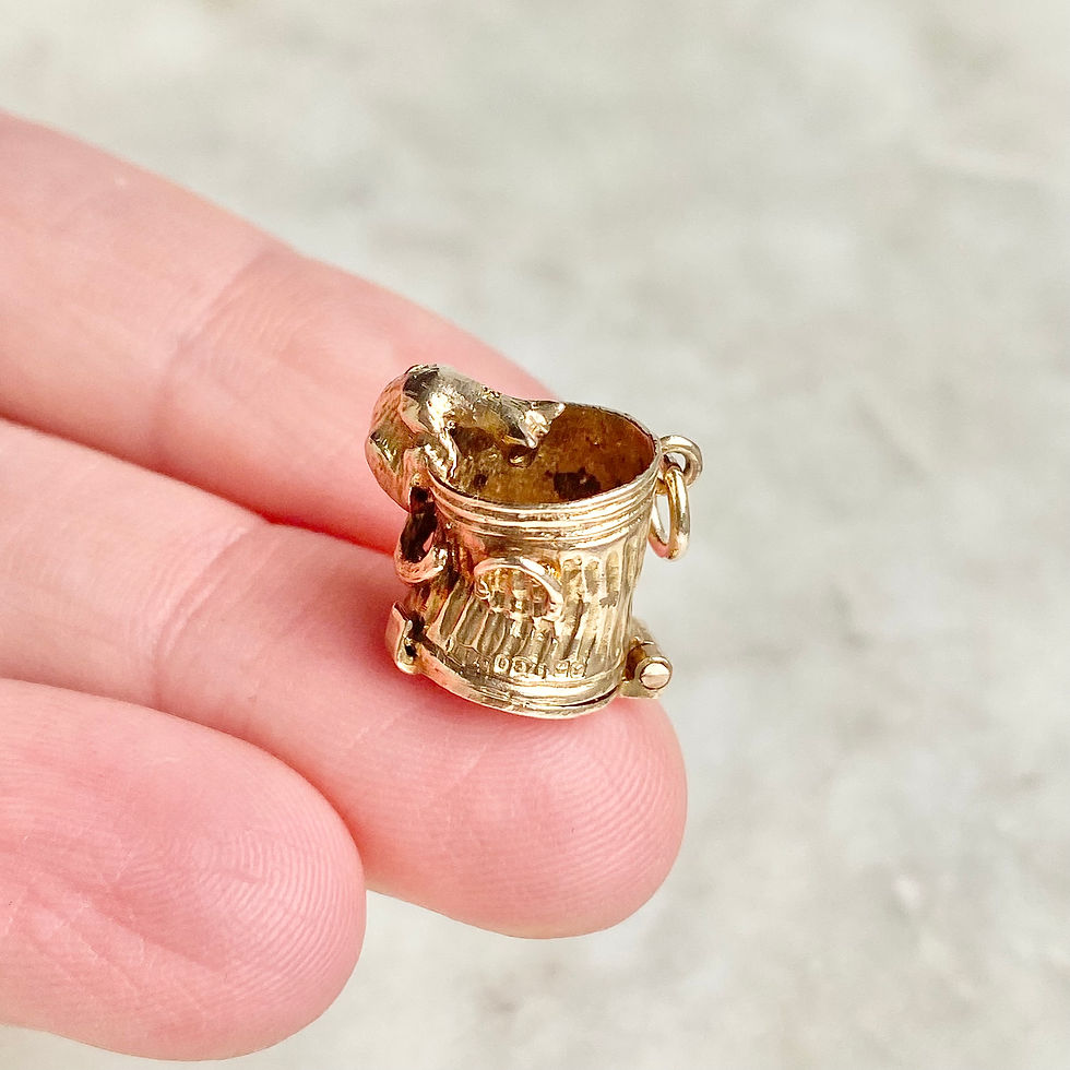 Thumbnail: Vintage 1973 9ct gold opening bin charm with cat - opens to reveal rat inside
