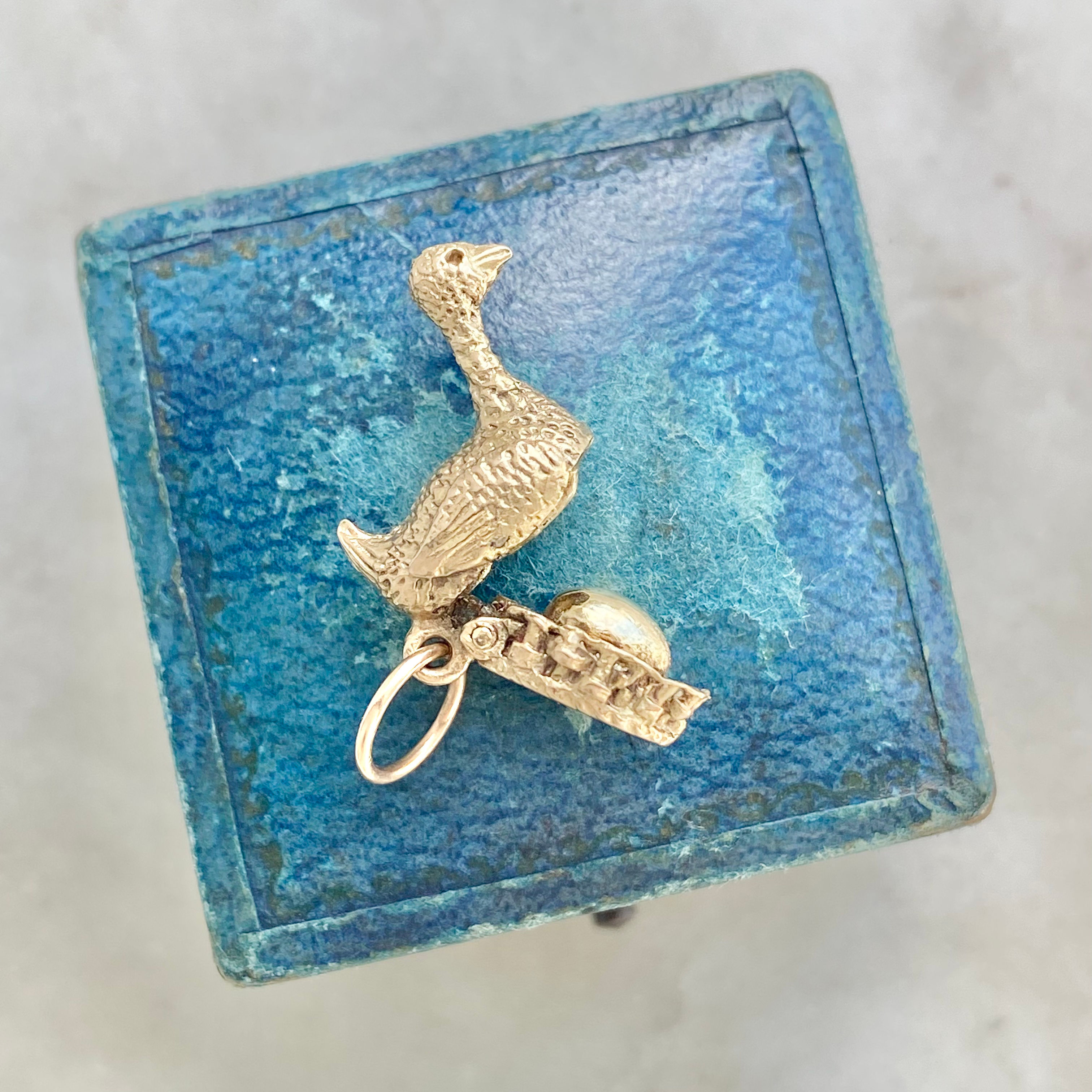 Vintage 1960 9ct gold opening goose on a nest charm with golden egg