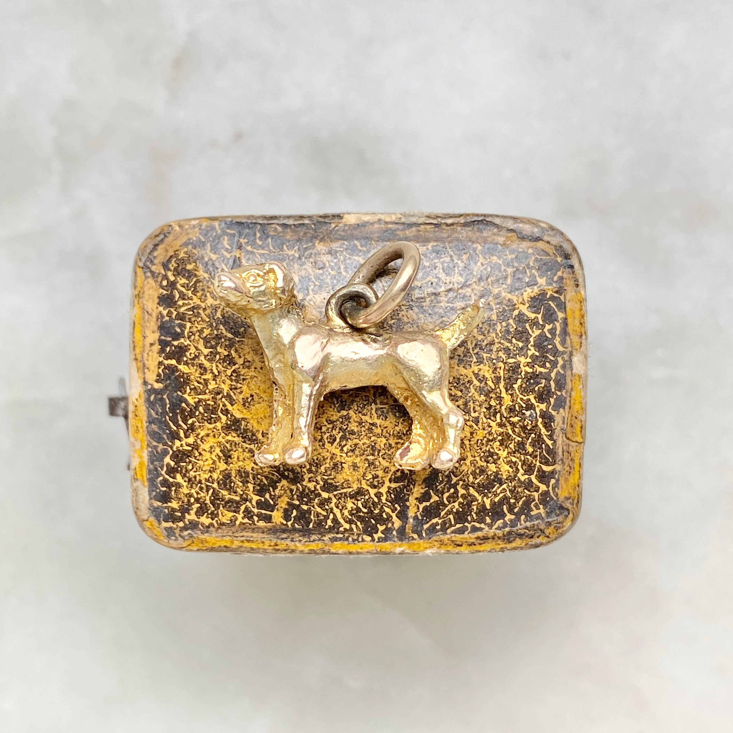 Vintage solid gold dog charm - labrador/retriever