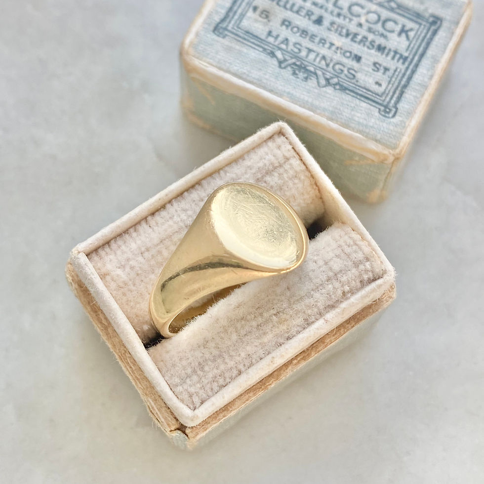 Thumbnail: Vintage 18ct gold oval signet ring