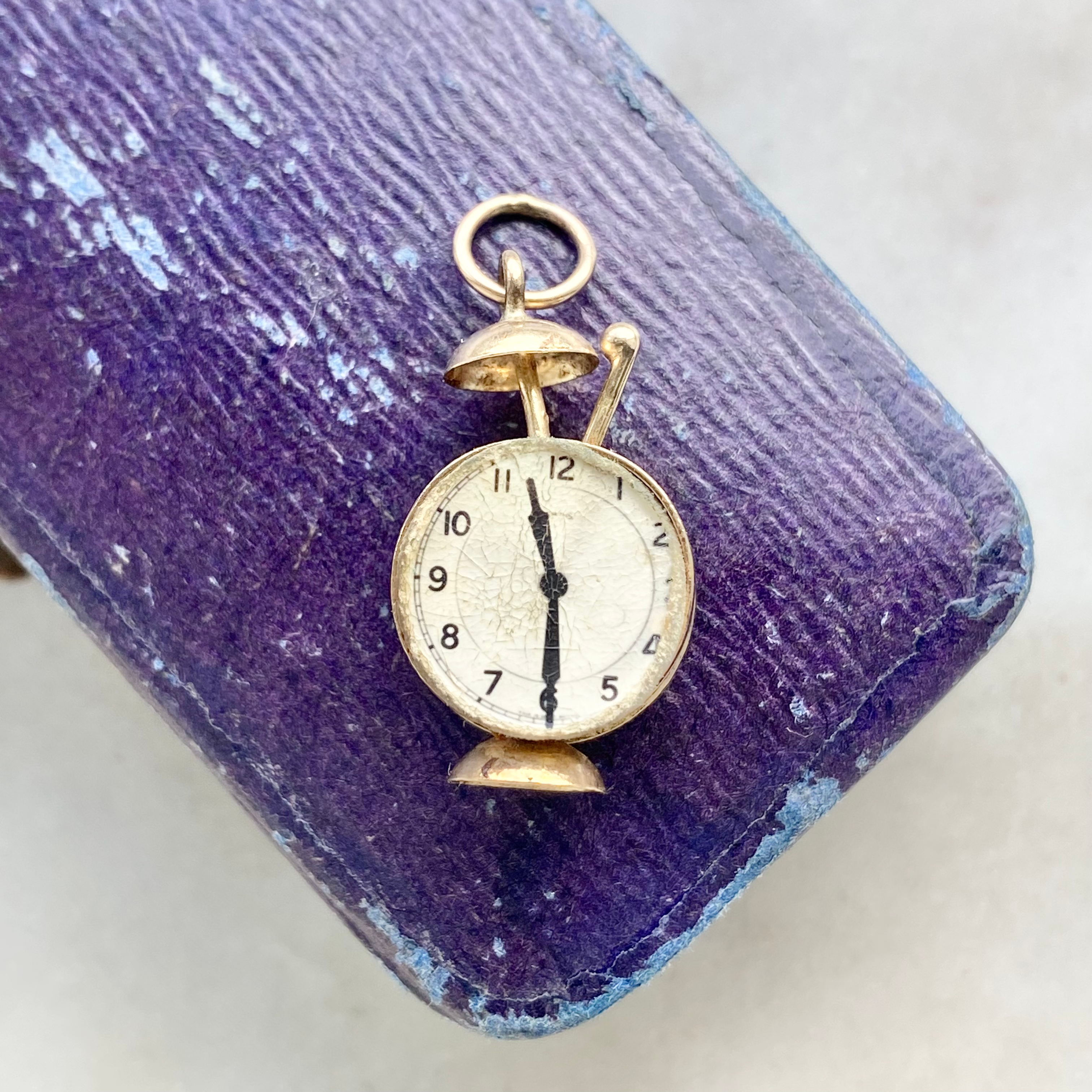 Vintage 1975 9ct gold and card alarm clock charm