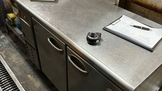 【厨房設備士が教える】業務用台下冷蔵庫の買取査定ポイントとは？高く売るためのコツ｜E-テンポ大阪